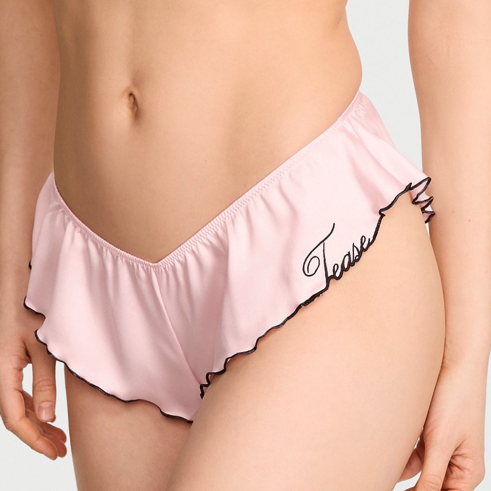 VICTORIA'S SECRET TEASE
Flutter Skirted Satin Cheeky Panty
Satin in Angel Pink